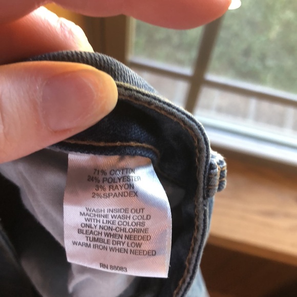 Signature Studio Denim Capris - Picture 4 of 4